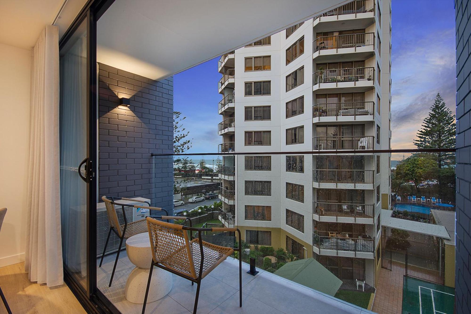 The Shores Surfers Paradise Apartment *