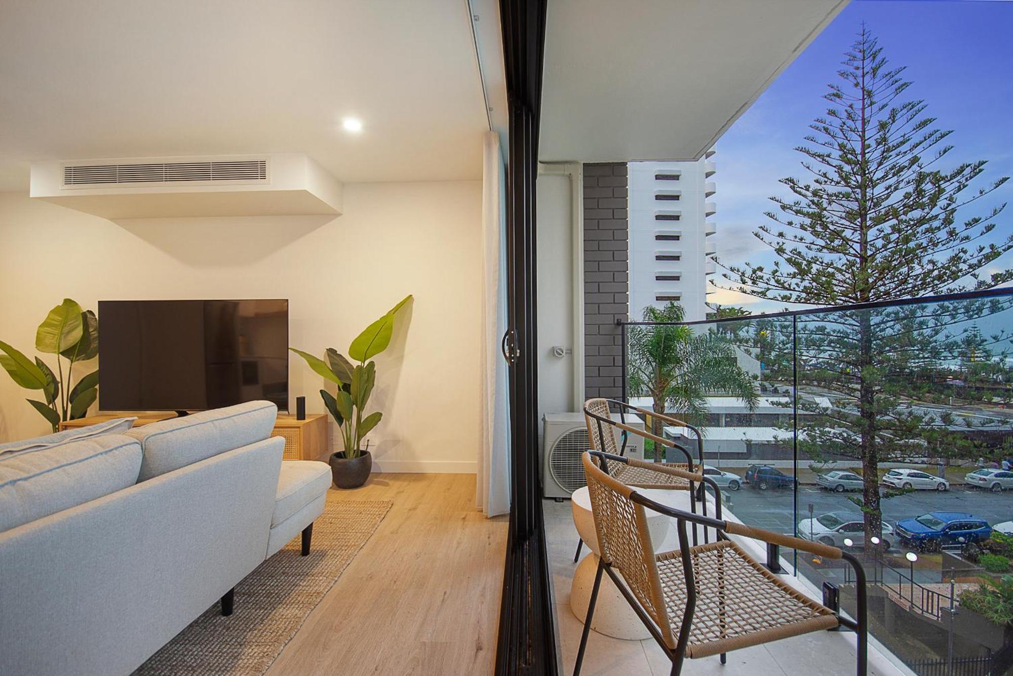 The Shores Surfers Paradise Apartment *