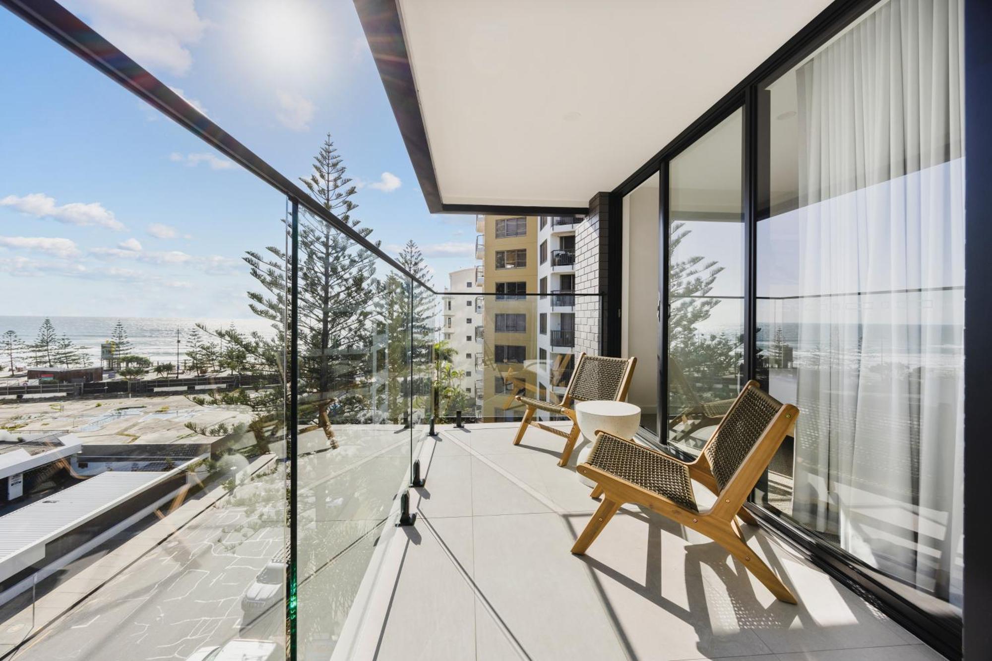 The Shores Surfers Paradise Apartment *