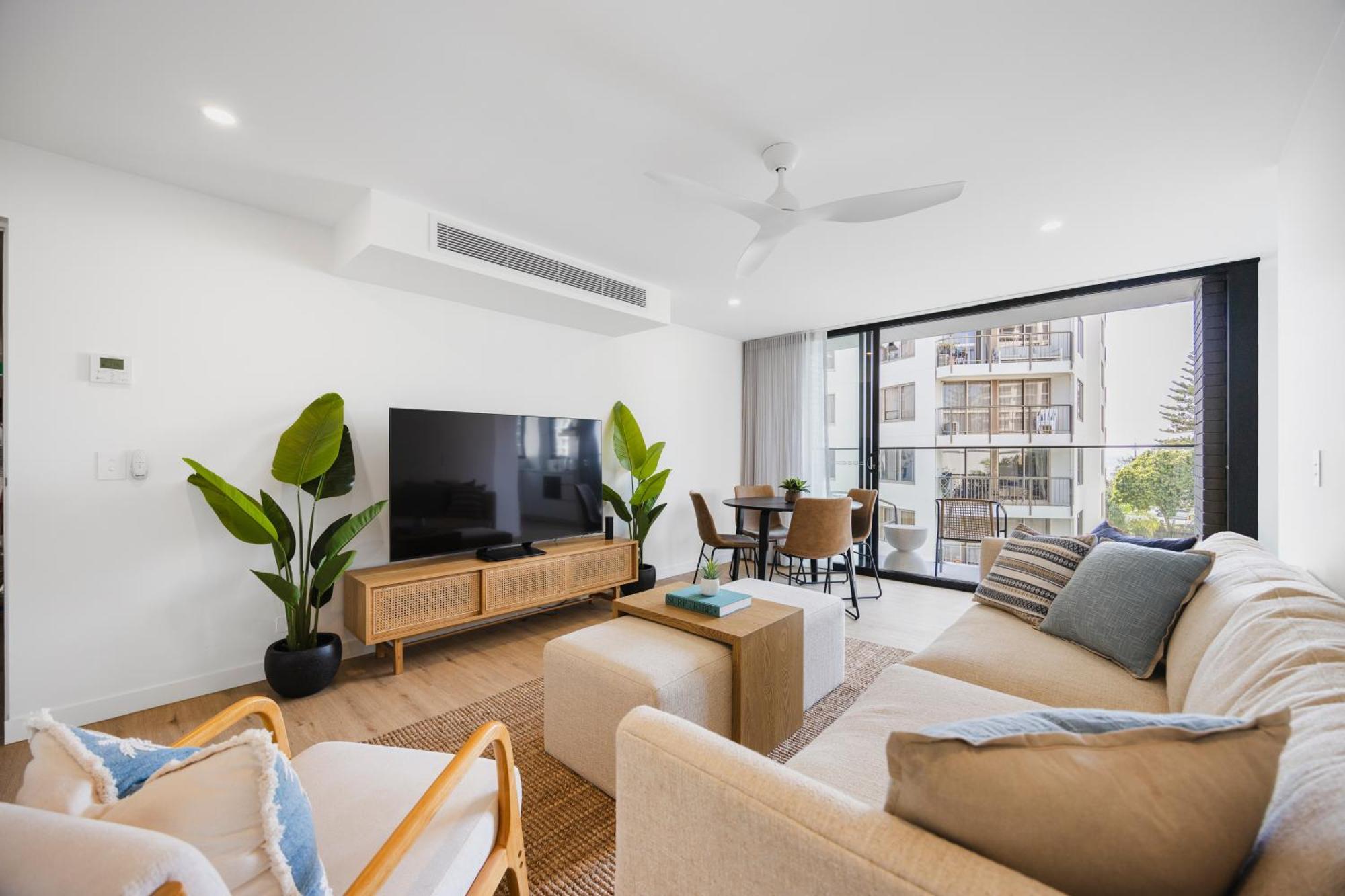 The Shores Surfers Paradise Apartment *