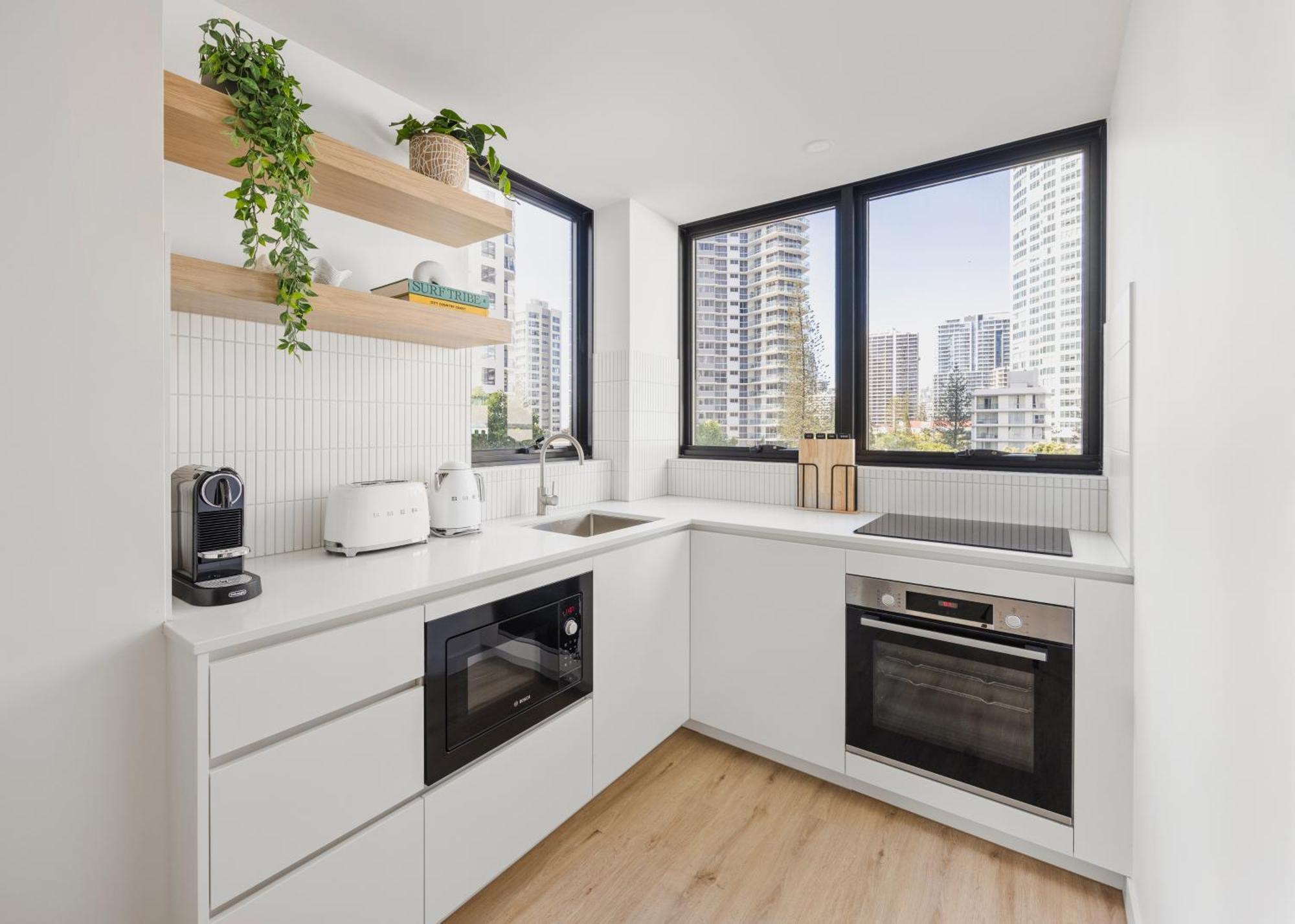 The Shores Surfers Paradise Apartment *